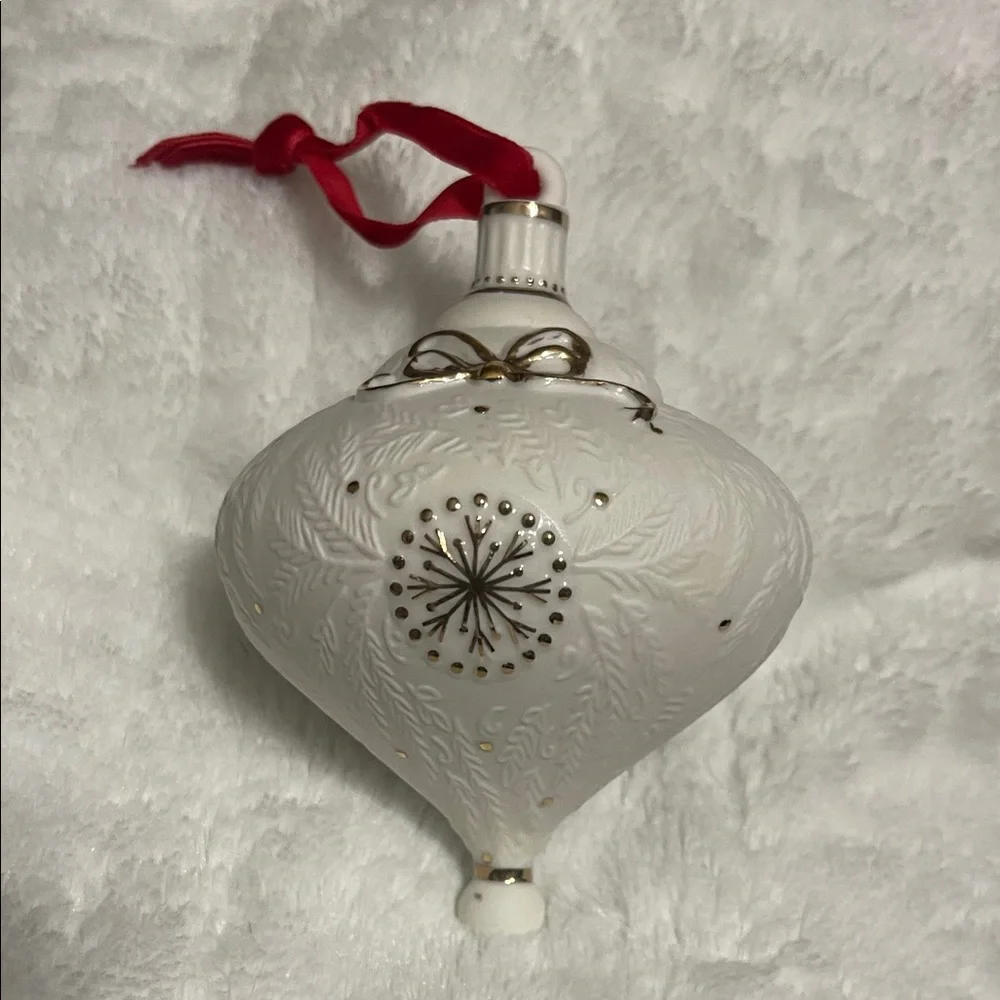 Hallmark Elegant Evergreens Holiday Heirlooms Porcelain & 14K Accents NWT